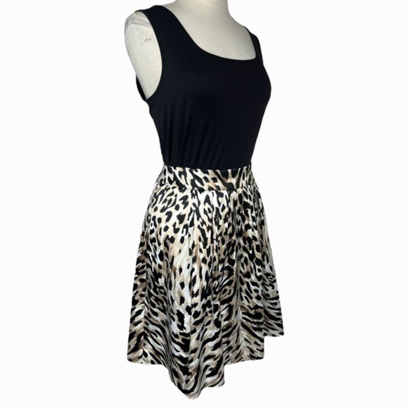 WHBM leopard print a line fit and flare skirt size 8 - Picture 4 of 9